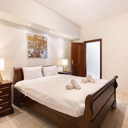 Sliema Central Apartment Just Minutes From The Beach By Jl エクステリア 写真